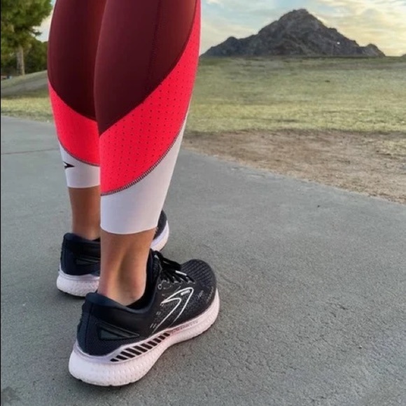 Brooks Run Happy 7/8 Tight Pants Size XL Pockets NWOT Gym - Picture 3 of 9